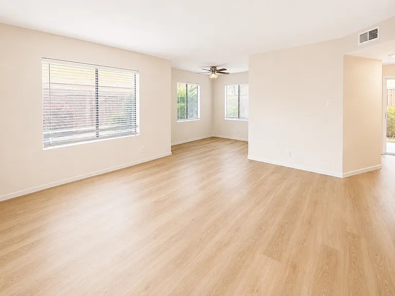 8582-8598 Tamarind Ave — Photo 4