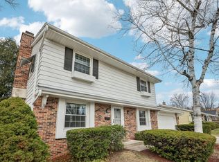 W55N765 Cedar Ridge Dr, Cedarburg, WI 53012