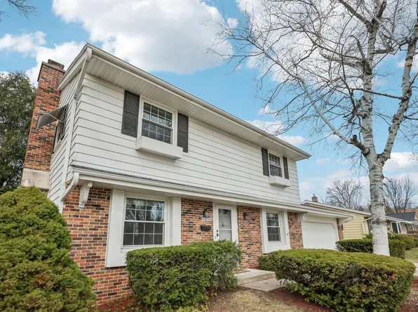 W55N765 Cedar Ridge DRIVE, Cedarburg, WI 53012