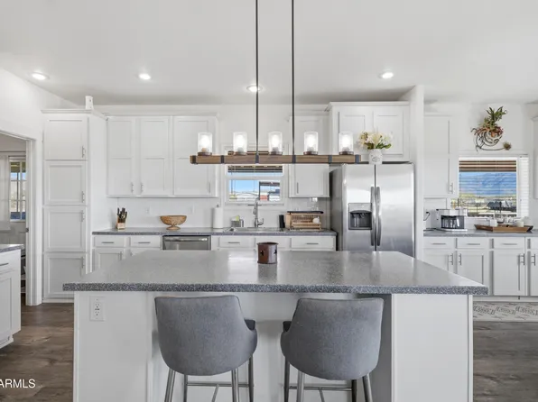 22454 W Steel Horse Road, Congress, AZ 85332