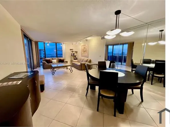 3675 N Country Club Dr, Aventura, FL