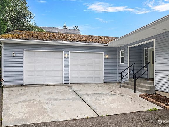 4th image of 9516 192nd Street NW