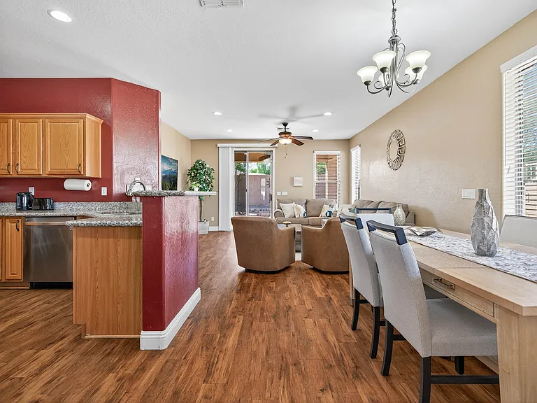 2433 W Ellis St — Photo 3