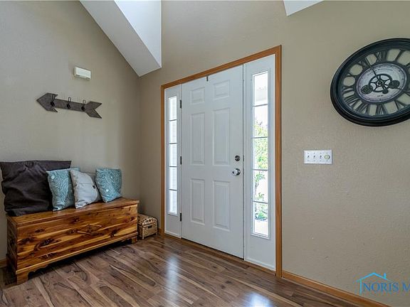 5th image of 641 White Oak Dr