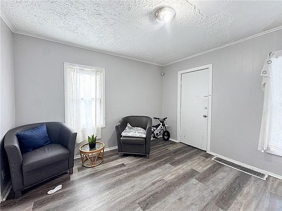 5th image of 64 Murray St