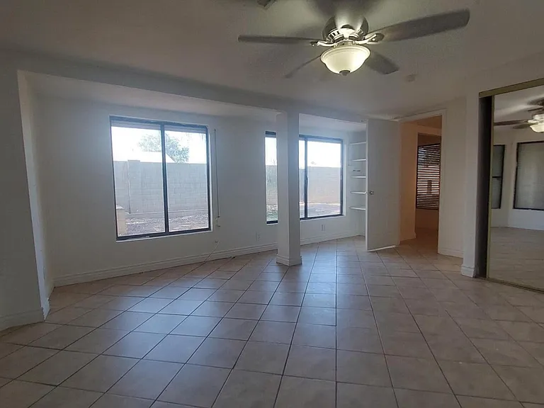 2448 W Freeway Ln — Photo 14