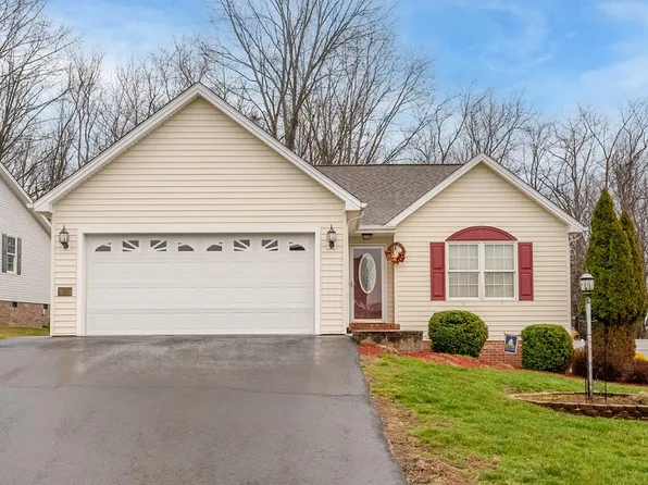 1895 Wilshire Ln, Pulaski, VA 24301