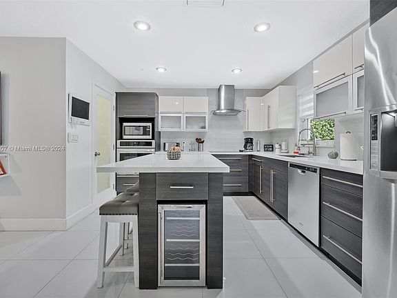 5th image of 800 NW 91st Ave