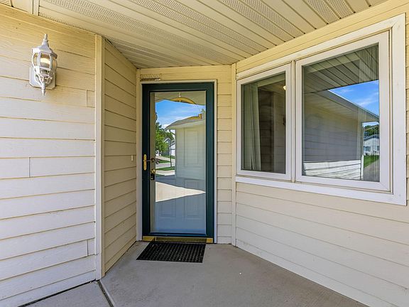 4th image of 1096 Prairie View Dr SW
