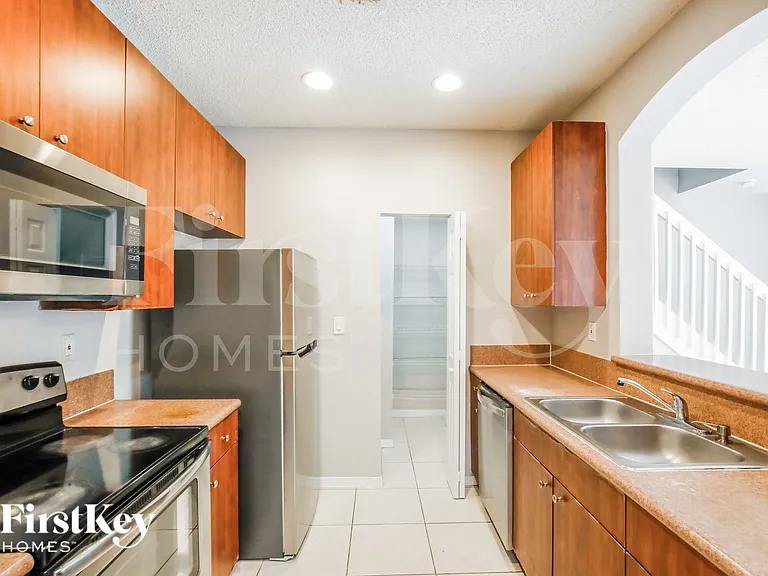 2281 NE 42nd Cir — Photo 5