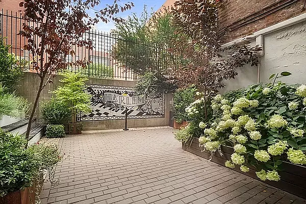 Rented by Qwest Residential Downtown LLC | media 11