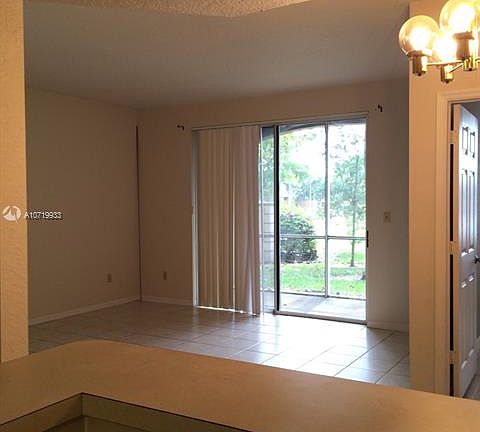 4th image of 711 SW 148th Ave APT 401