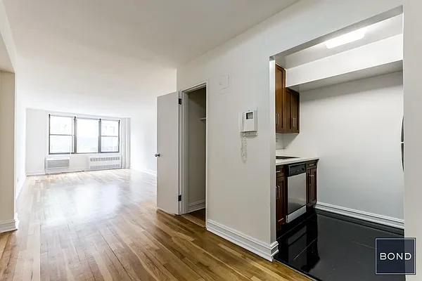 Rented by Bond New York | media 15