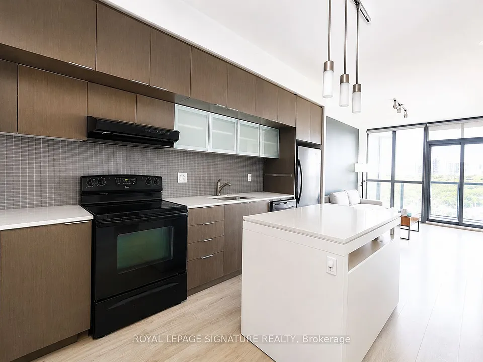 110 Charles St E