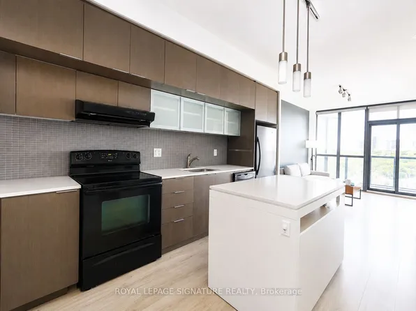 110 Charles St E, Toronto, ON
