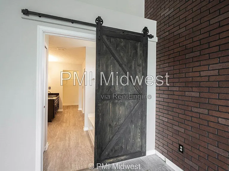 2526 Copper Hill Dr — Photo 35