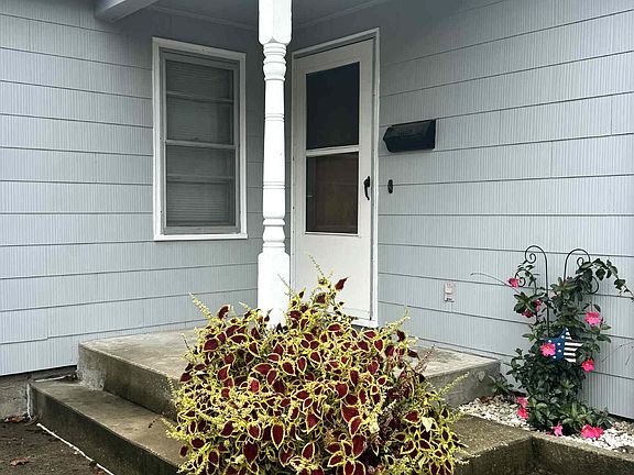 3rd image of 1020 Polk St