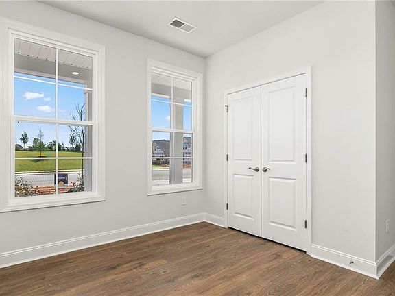 3rd image of 302 Priam Way