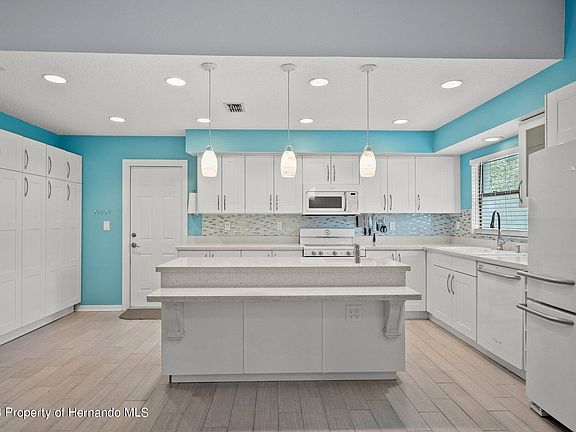 4th image of 18635 Anglewood Dr