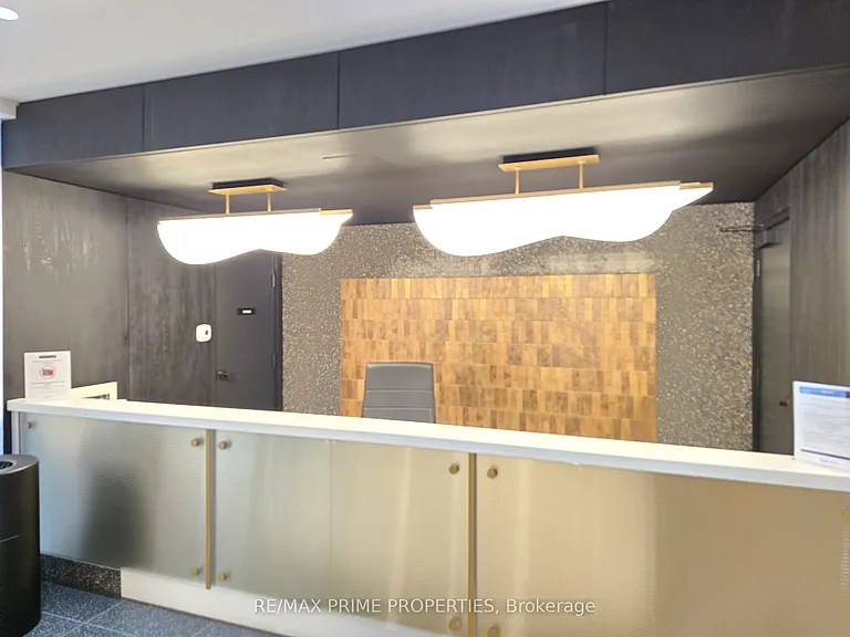 5 Lakeview Ave #405 — Photo 2
