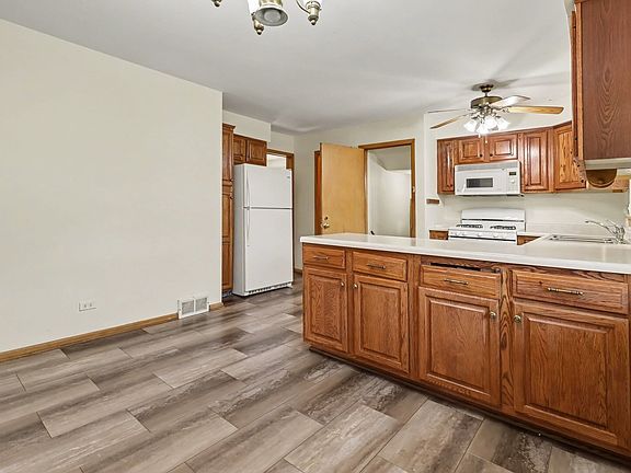 5th image of 504 E Butterfield Rd