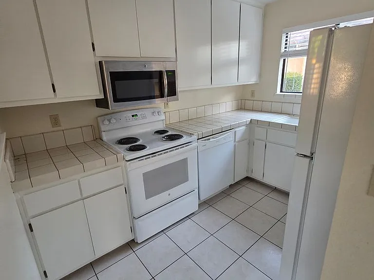 3623 La Mancha Pl — Photo 3