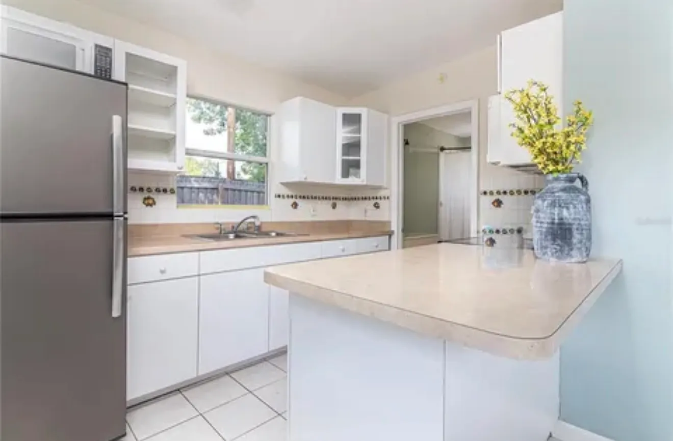 2 bed, 700 sqft, $1,650 — Photo 3