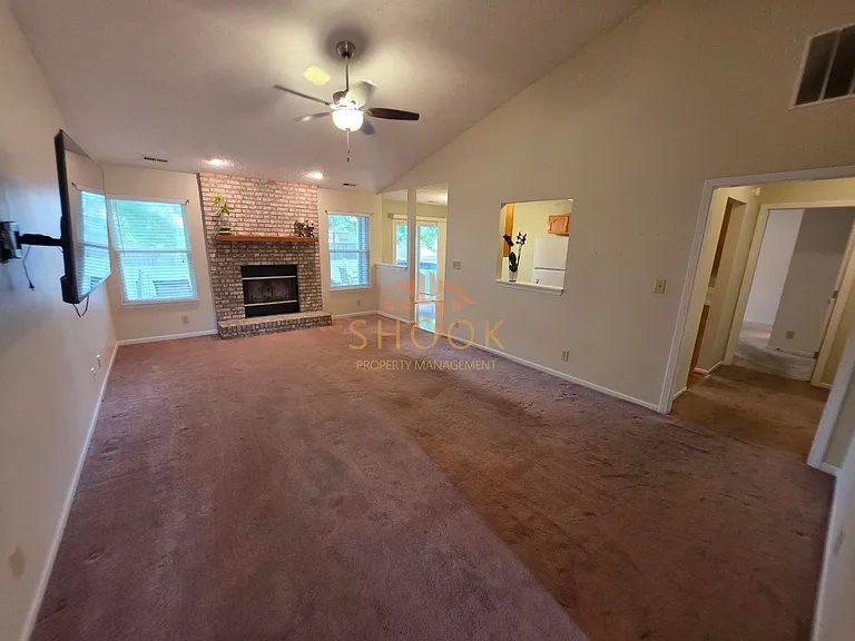 1620 Lionheart Ln — Photo 5