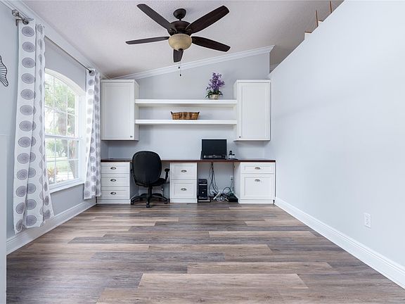 4th image of 1202 SW Fountain Avenue