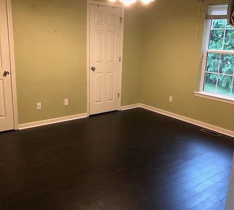 Master bedroom w/ 2 closets