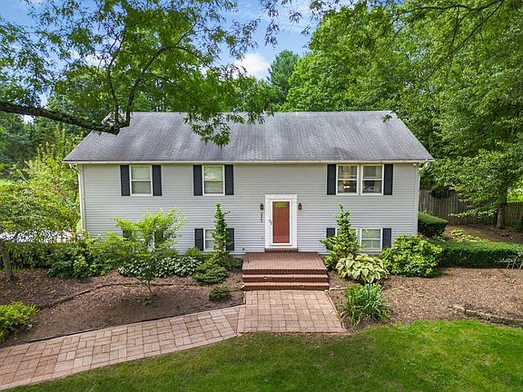 2nd image of 2453 Reyn New Albany Rd