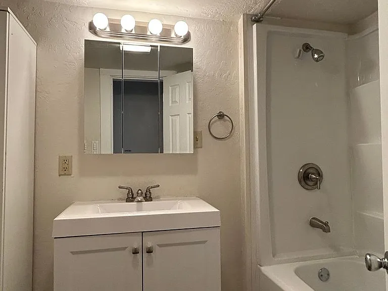 203 SW 6th Ave — Photo 9