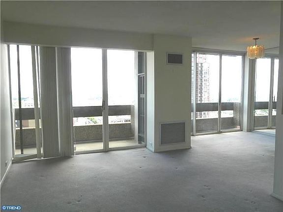 3rd image of 1326-42 Spruce St #2008