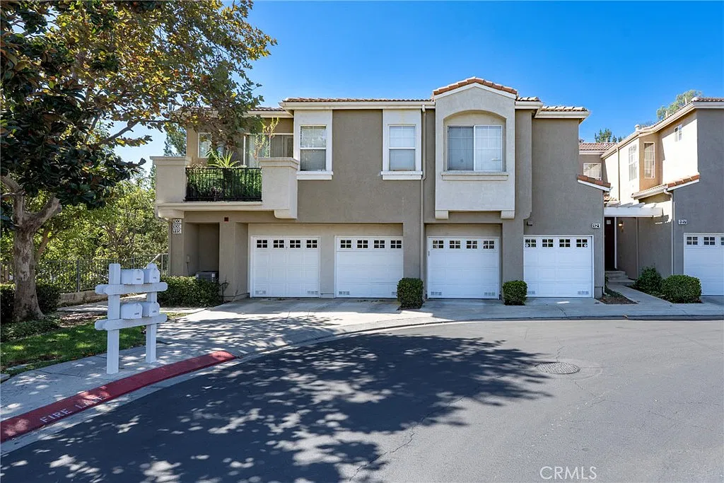 2 bed, 866 sqft, $3,000 — Photo 1