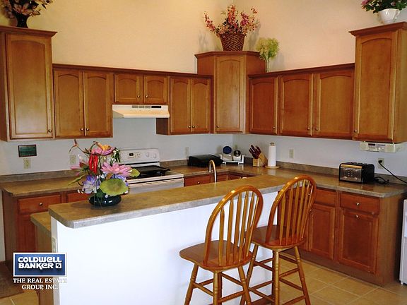 Kitchen with Breakfast Bar