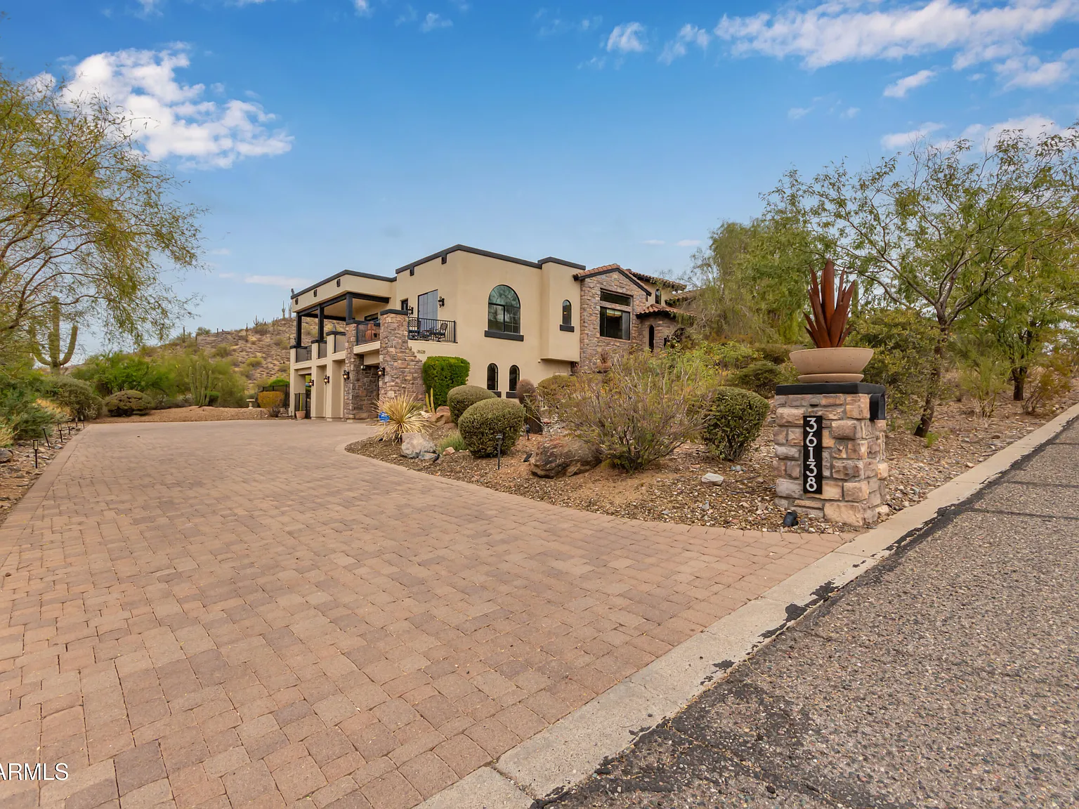 4 bed, 4.5 bath, 5017 sqft, $25,000 — Photo 4
