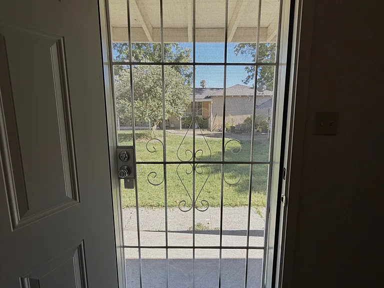 1061 E Monte Vista Ave — Photo 23