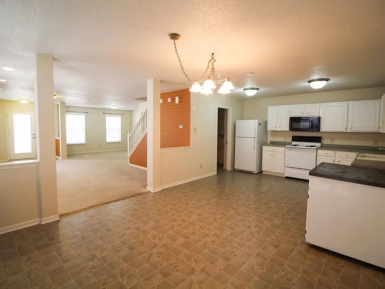 2605 Speedwell Ln — Photo 2