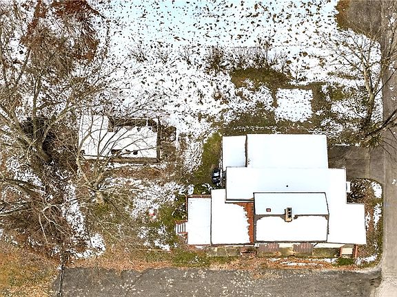 3rd image of 560 Connecticut Ave