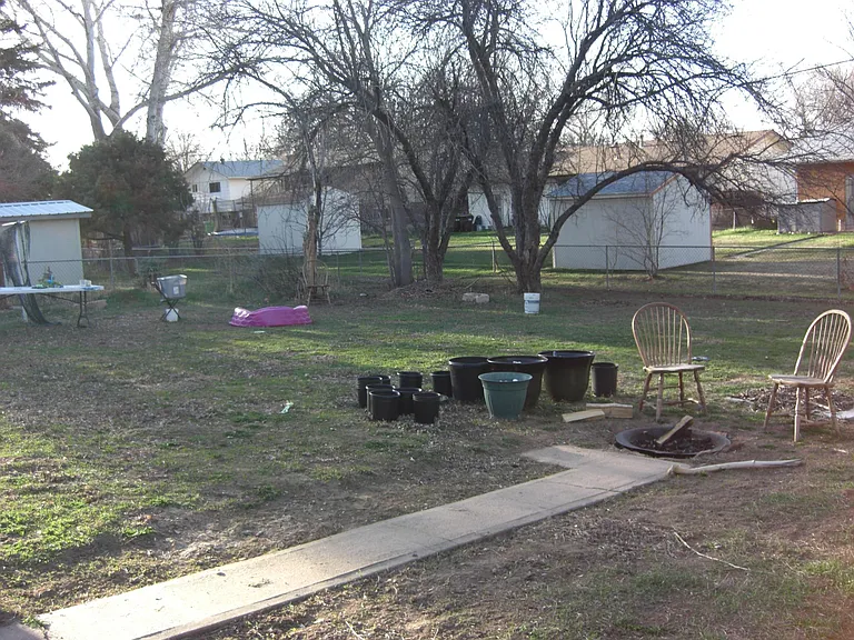 428 E Drake Rd — Photo 2