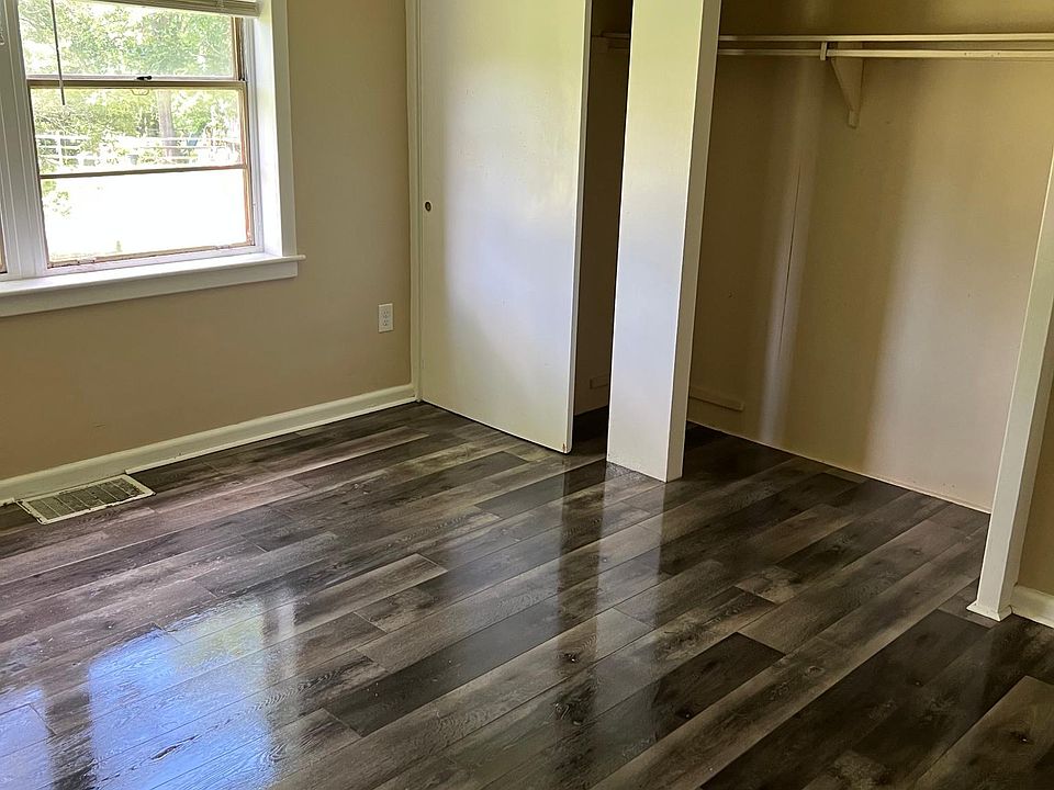 1st image of 2415 Northwood Ave APT 1