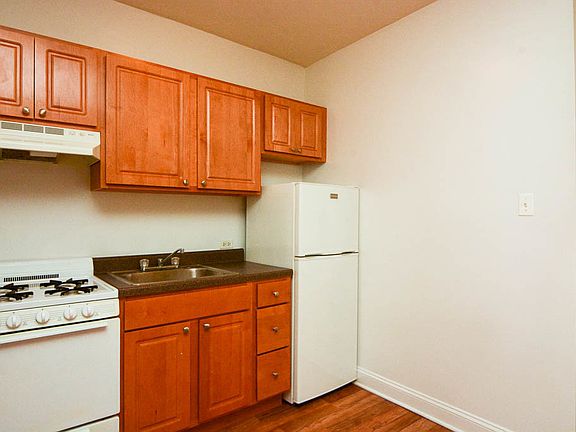 3rd image of 1742 N Humboldt Blvd #D103
