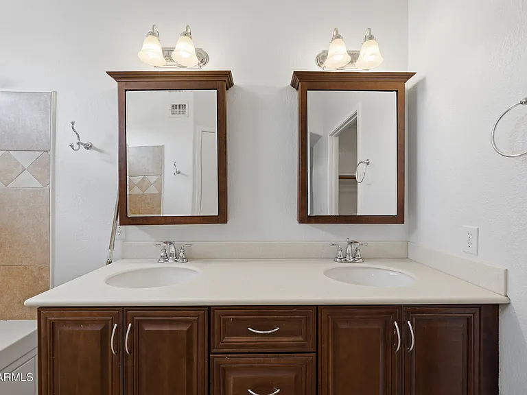 3906 E Kimberly Way — Photo 22