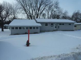 870 Grove St SW, Hutchinson, MN 55350