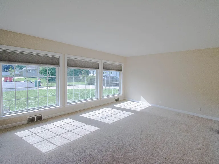 413 14th Ave SE — Photo 5