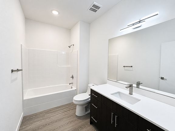 4th image of 232 NE 61st Ave #303