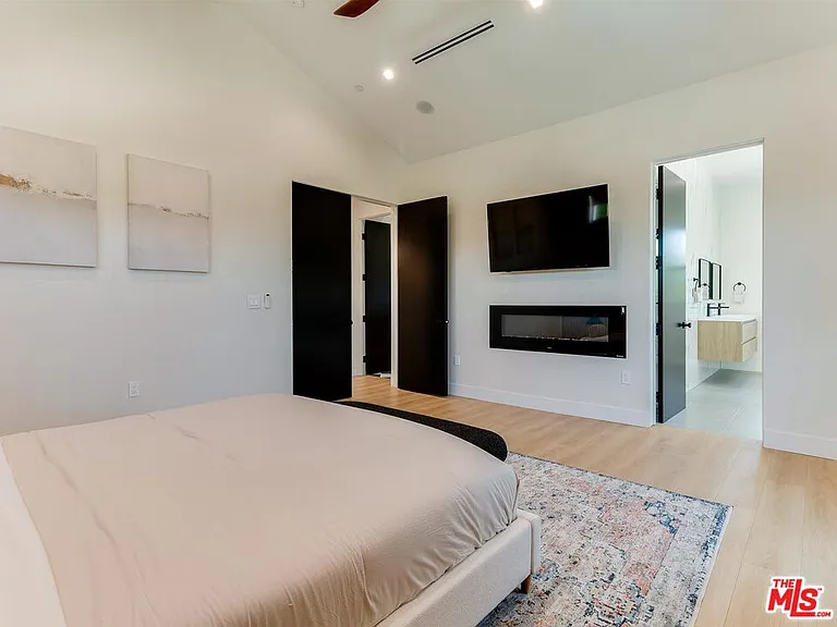 5929 Hesperia Ave — Photo 39