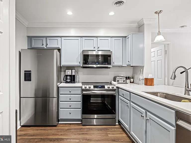 1001 N Vermont St #105 — Photo 4