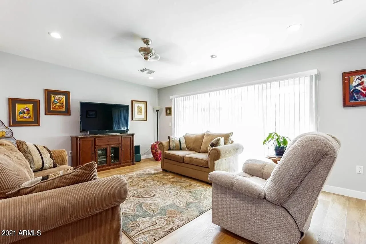 2 bed, 1450 sqft, $2,400 — Photo 1