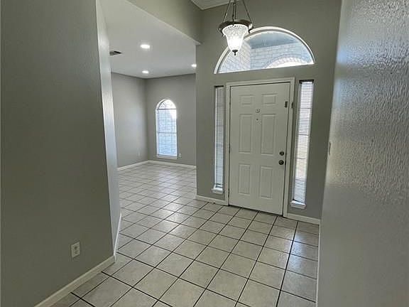 3rd image of 2915 Flower Hill Dr
